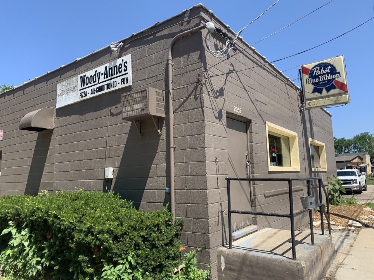 Woody & Anne's tavern getting new owners after 34 years, 22-foot shuffleboard table will stay